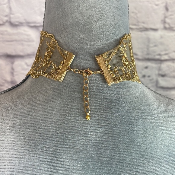 Handmade lace cameo key pendant choker necklace - Picture 4 of 6